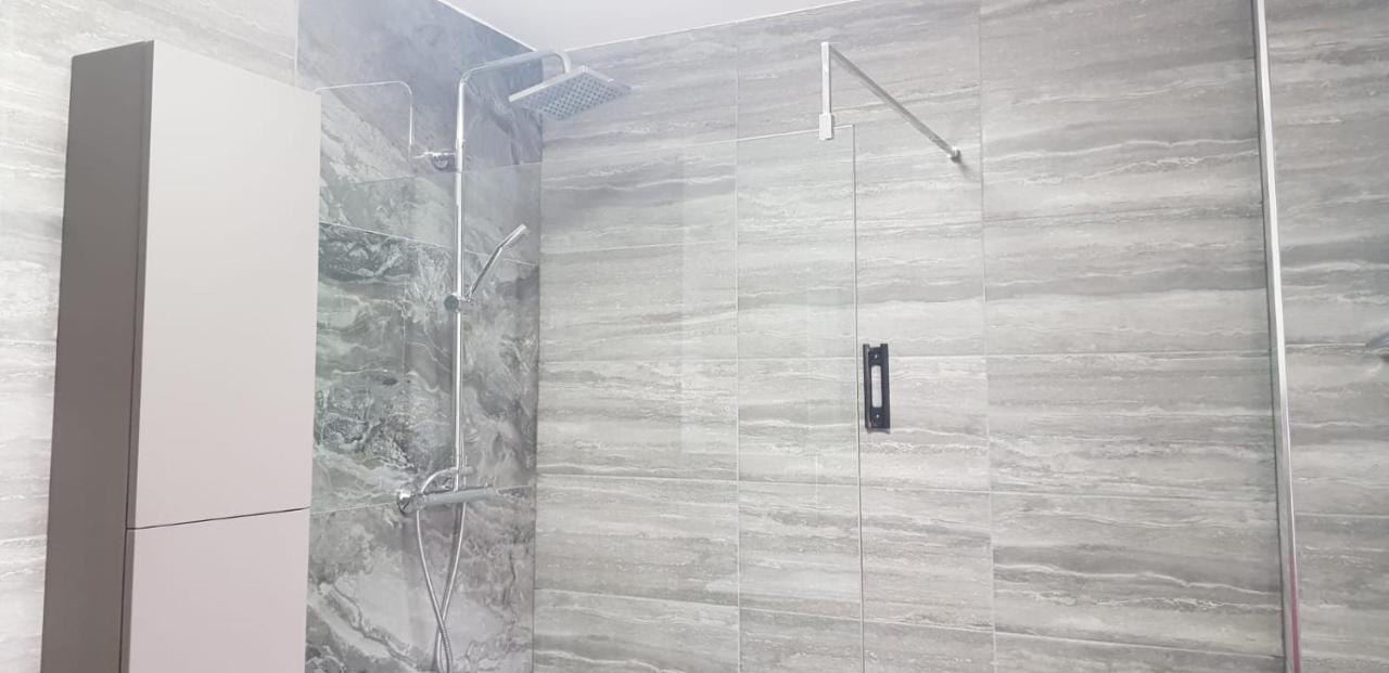 Stunning Room With Large Private Bathroom Derby Ngoại thất bức ảnh